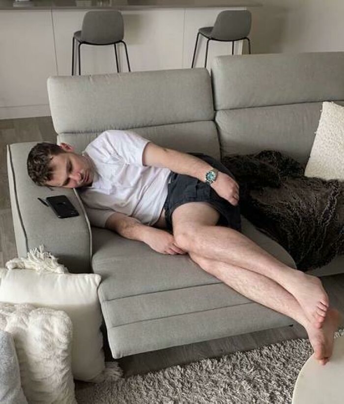 79 People Caught Sleeping In Hilarious And Unhinged Ways