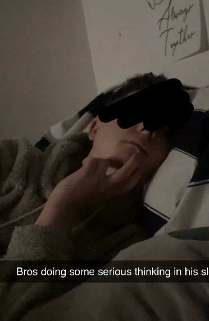 79 People Caught Sleeping In Hilarious And Unhinged Ways