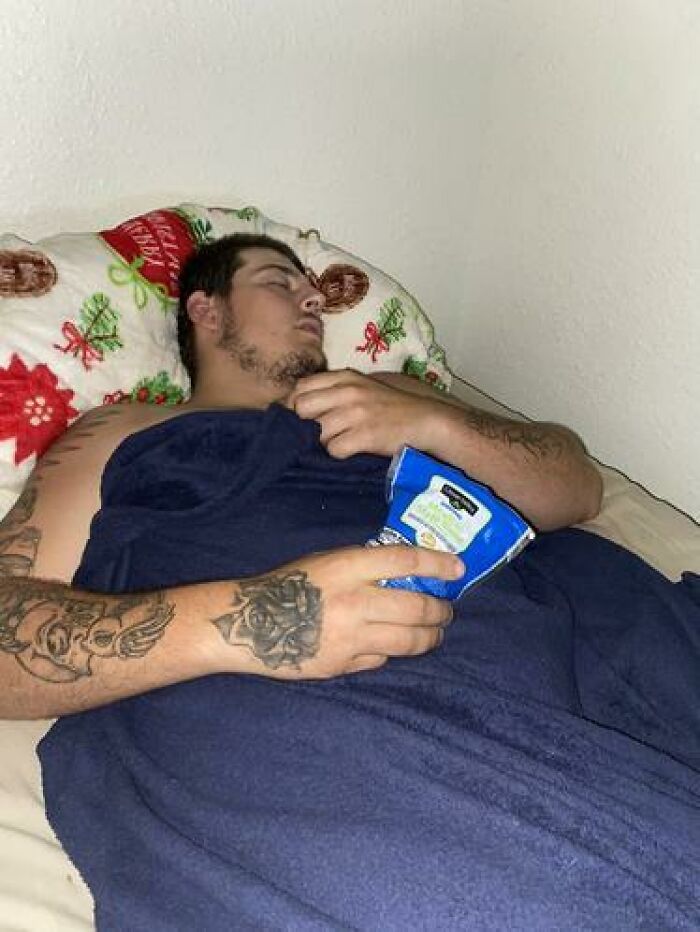 79 People Caught Sleeping In Hilarious And Unhinged Ways