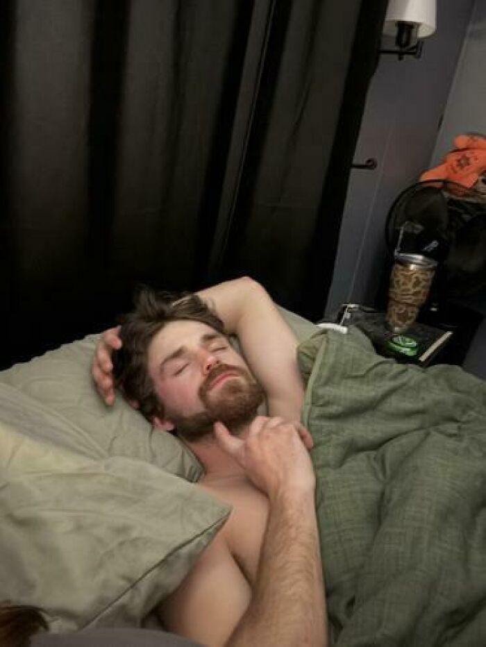 79 People Caught Sleeping In Hilarious And Unhinged Ways