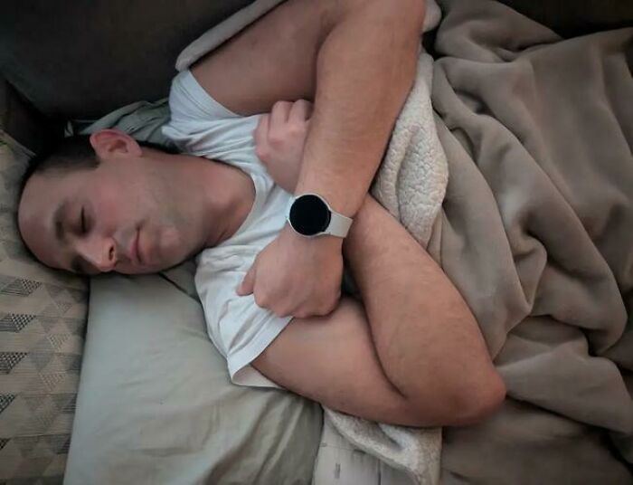 79 People Caught Sleeping In Hilarious And Unhinged Ways