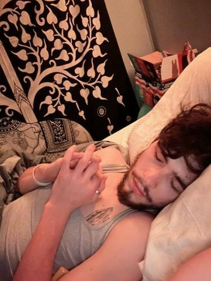 79 People Caught Sleeping In Hilarious And Unhinged Ways