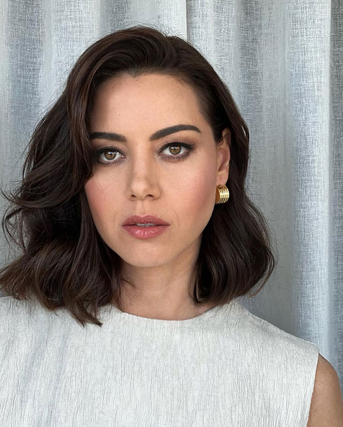 Aubrey Plaza Divides Fans After Revealing Pregnancy With New Partner Just One Year After Husband’s Passing Aubrey Plaza Divides Fans After Revealing Pregnancy With New Partner Just One Year After Husband’s Passing