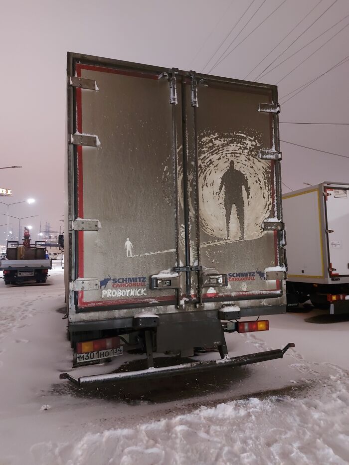 Owners Of Dirty Trucks Find Amazing Drawings On Their Vehicles Left By This Artist (40 New Pics)