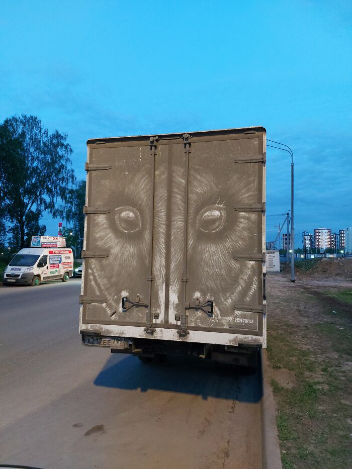Owners Of Dirty Trucks Find Amazing Drawings On Their Vehicles Left By This Artist (40 New Pics)