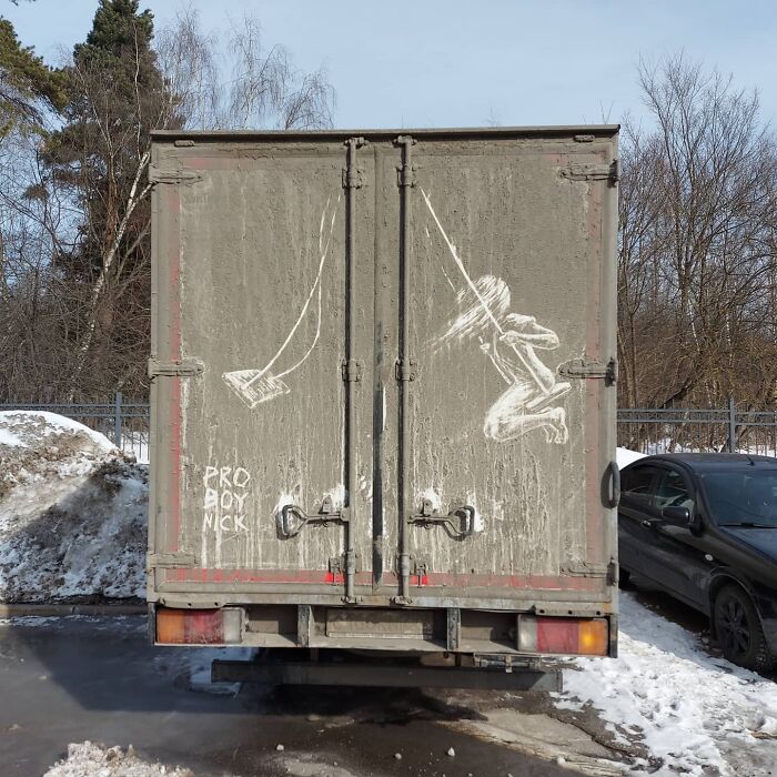 Owners Of Dirty Trucks Find Amazing Drawings On Their Vehicles Left By This Artist (40 New Pics)