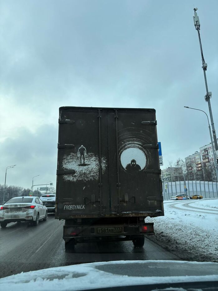 Owners Of Dirty Trucks Find Amazing Drawings On Their Vehicles Left By This Artist (40 New Pics)