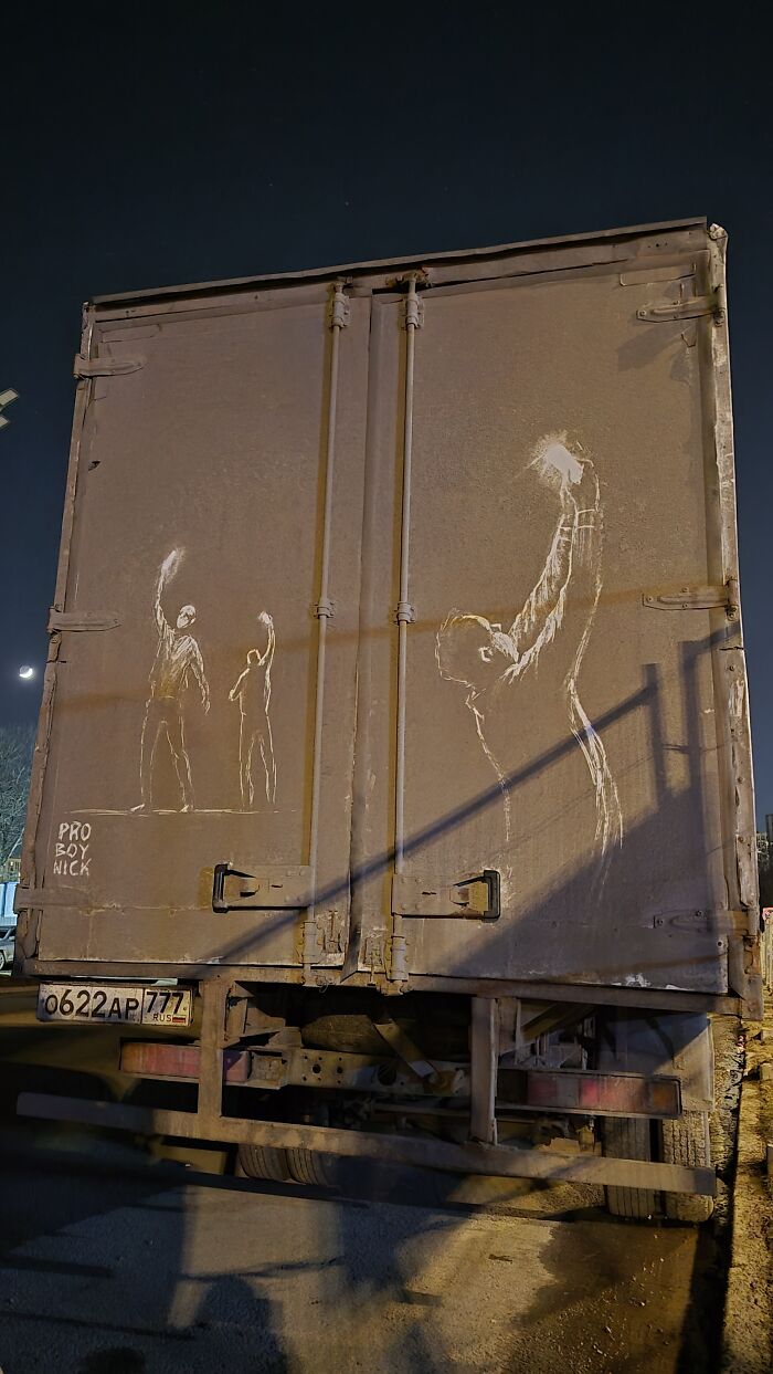 Owners Of Dirty Trucks Find Amazing Drawings On Their Vehicles Left By This Artist (40 New Pics)