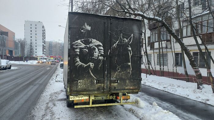 Owners Of Dirty Trucks Find Amazing Drawings On Their Vehicles Left By This Artist (40 New Pics)