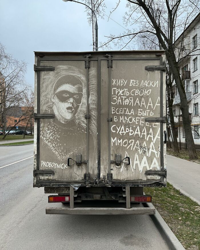 Owners Of Dirty Trucks Find Amazing Drawings On Their Vehicles Left By This Artist (40 New Pics)
