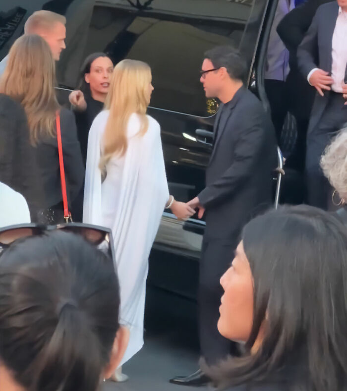 “Girl Can’t Win”: Sydney Sweeney Infuriates Swifties With Simple Move At ‘Euphoria’ Premiere