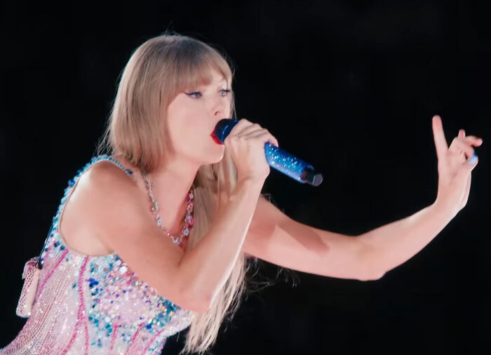 “Girl Can’t Win”: Sydney Sweeney Infuriates Swifties With Simple Move At ‘Euphoria’ Premiere