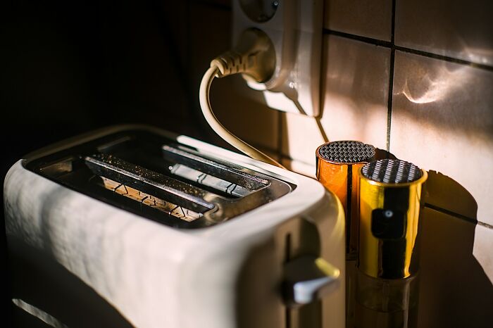 36 Adults Share The Dumbest Things They Did In Childhood That Prove Kids Have No Survival Instincts