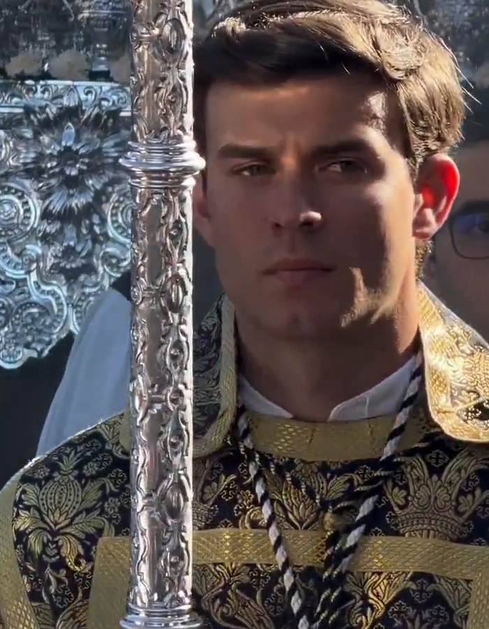 After Internet Loses It Over “Hottie” In Spanish Easter Procession, Sleuths Thank They’ve Figured Out Who He Is After Internet Loses It Over “Hottie” In Spanish Easter Procession, Sleuths Thank They’ve Figured Out Who He Is