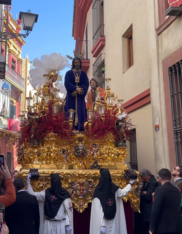 After Internet Loses It Over “Hottie” In Spanish Easter Procession, Sleuths Thank They’ve Figured Out Who He Is After Internet Loses It Over “Hottie” In Spanish Easter Procession, Sleuths Thank They’ve Figured Out Who He Is