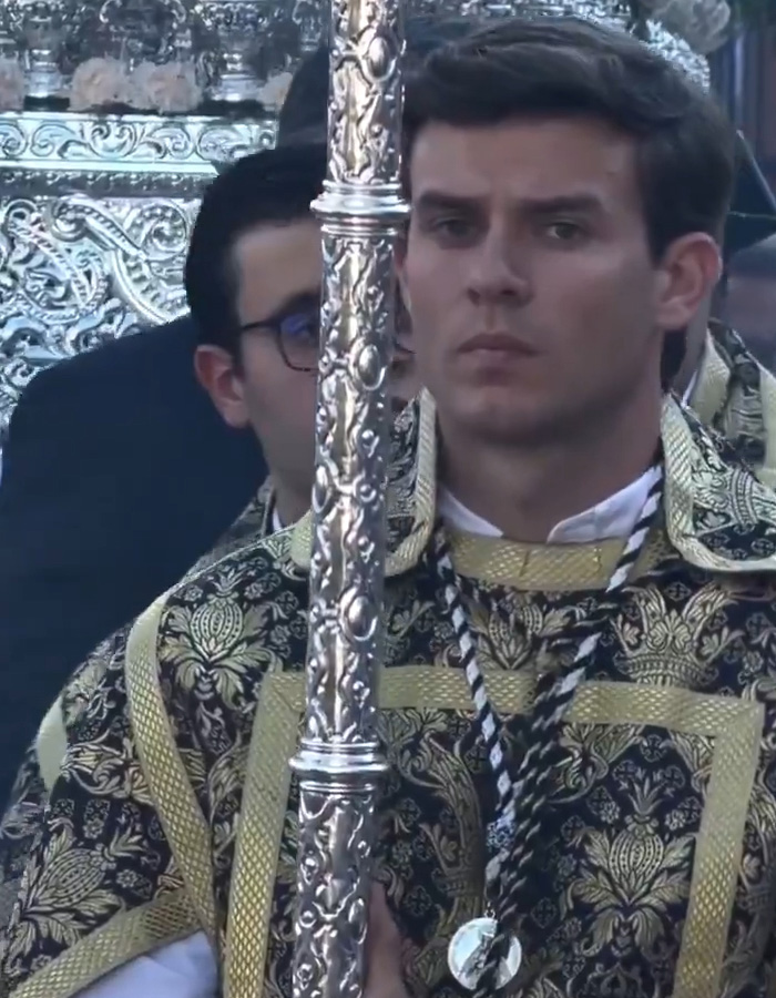 After Internet Loses It Over “Hottie” In Spanish Easter Procession, Sleuths Thank They’ve Figured Out Who He Is After Internet Loses It Over “Hottie” In Spanish Easter Procession, Sleuths Thank They’ve Figured Out Who He Is