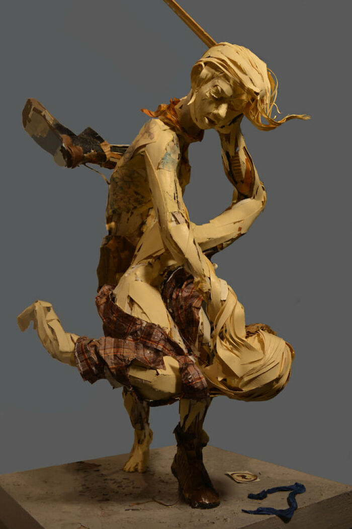 30 Times Paper Was Turned Into Lifelike Sculptures By This Artist