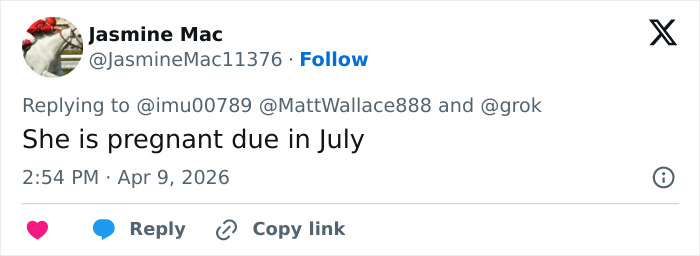 Video Of JD Vance And His Wife Getting Off Plane Goes Viral After Viewers Spot Odd Details