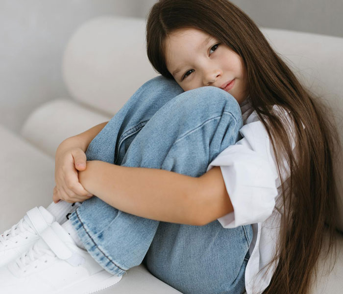 Woman Demands Boyfriend Choose Between Her And His Abandoned Sister: “Isn’t Ready To Become A Mother”