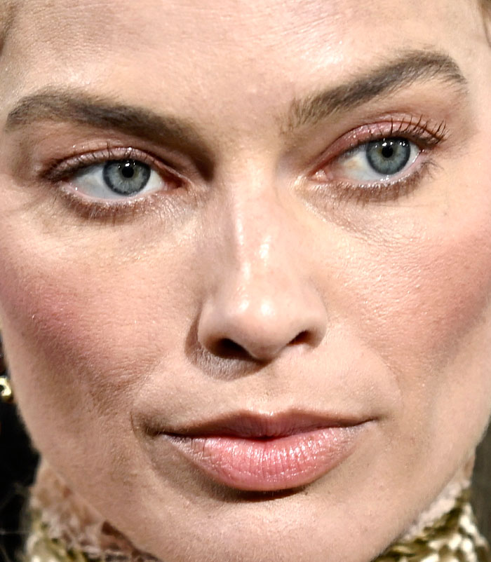 50+ Photos Of Celebrities&rsquo; Skins Up Close That Show They&rsquo;re Human Just Like Us
