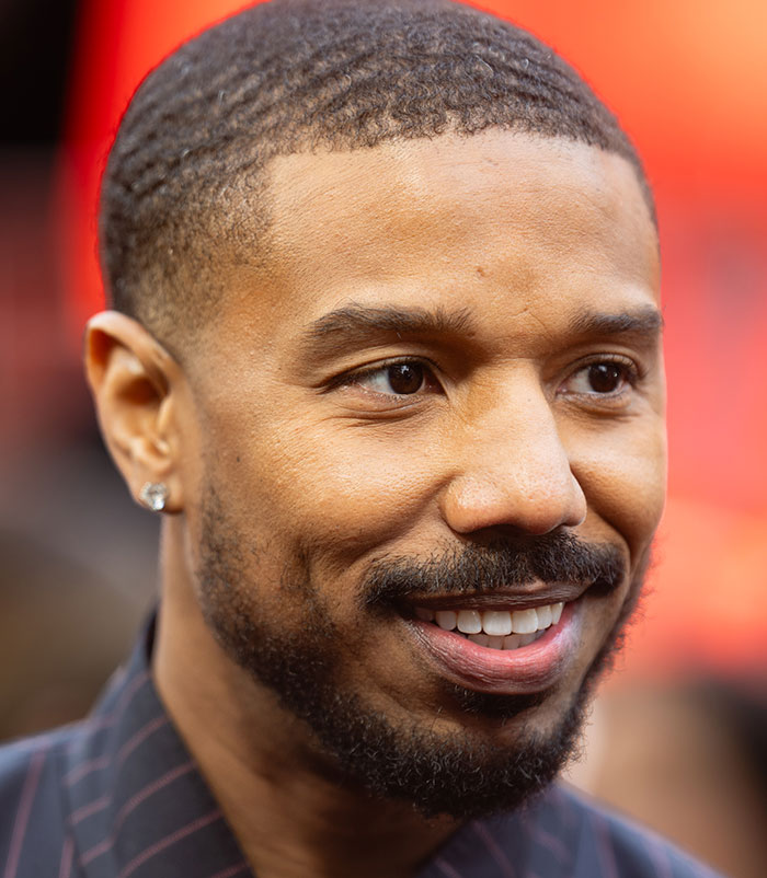 50+ Photos Of Celebrities&rsquo; Skins Up Close That Show They&rsquo;re Human Just Like Us