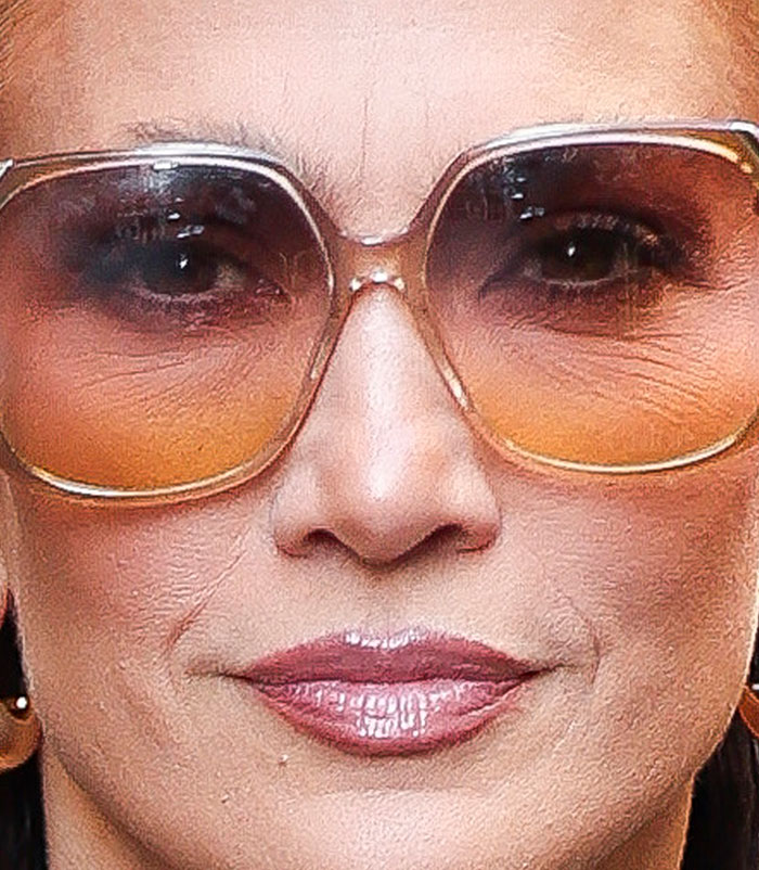 50+ Photos Of Celebrities&rsquo; Skins Up Close That Show They&rsquo;re Human Just Like Us