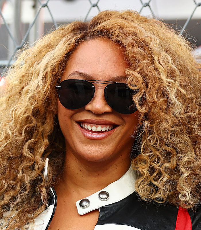 50+ Photos Of Celebrities&rsquo; Skins Up Close That Show They&rsquo;re Human Just Like Us