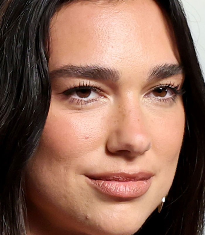 50+ Photos Of Celebrities&rsquo; Skins Up Close That Show They&rsquo;re Human Just Like Us