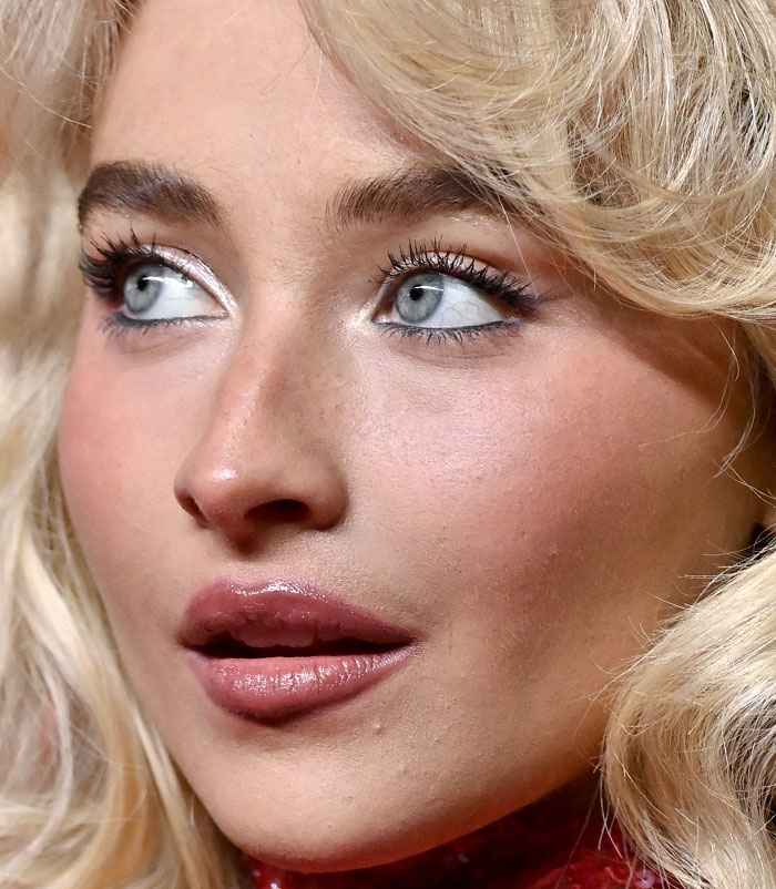 50+ Photos Of Celebrities&rsquo; Skins Up Close That Show They&rsquo;re Human Just Like Us