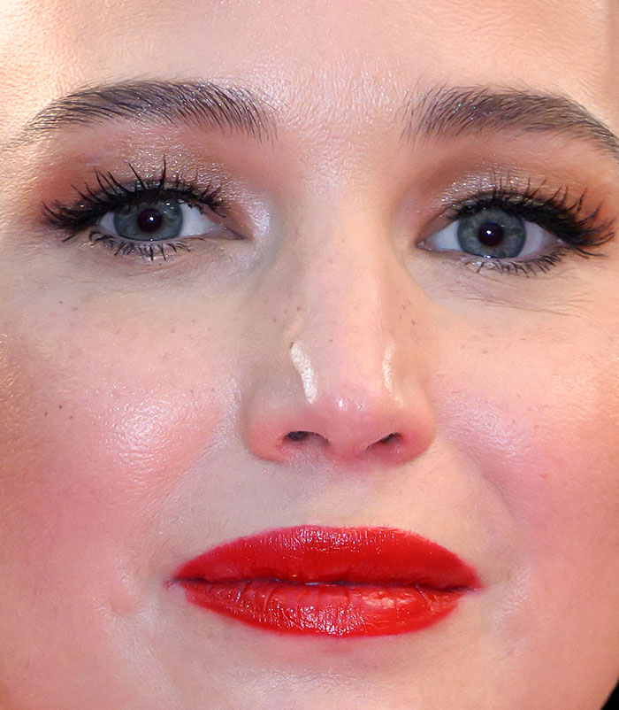 50+ Photos Of Celebrities&rsquo; Skins Up Close That Show They&rsquo;re Human Just Like Us