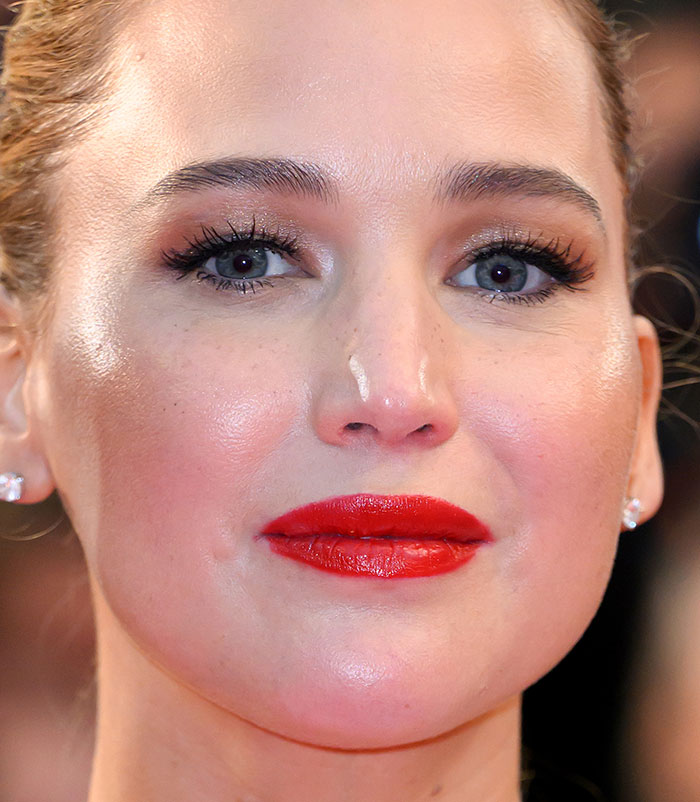 50+ Photos Of Celebrities&rsquo; Skins Up Close That Show They&rsquo;re Human Just Like Us