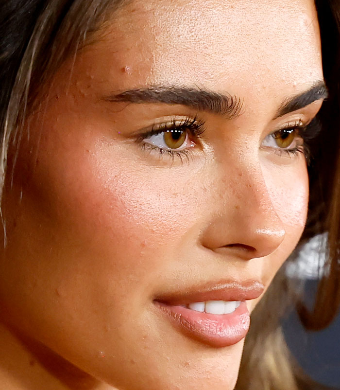 50+ Photos Of Celebrities&rsquo; Skins Up Close That Show They&rsquo;re Human Just Like Us