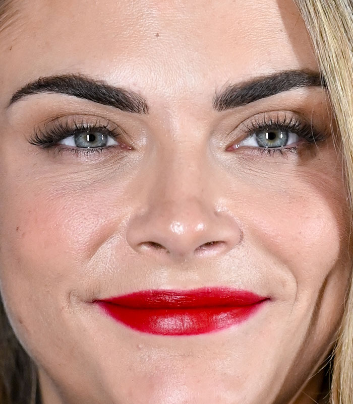 50+ Photos Of Celebrities&rsquo; Skins Up Close That Show They&rsquo;re Human Just Like Us