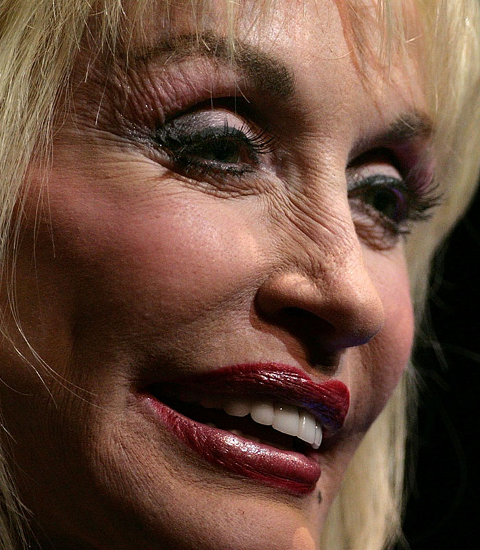 50+ Photos Of Celebrities&rsquo; Skins Up Close That Show They&rsquo;re Human Just Like Us