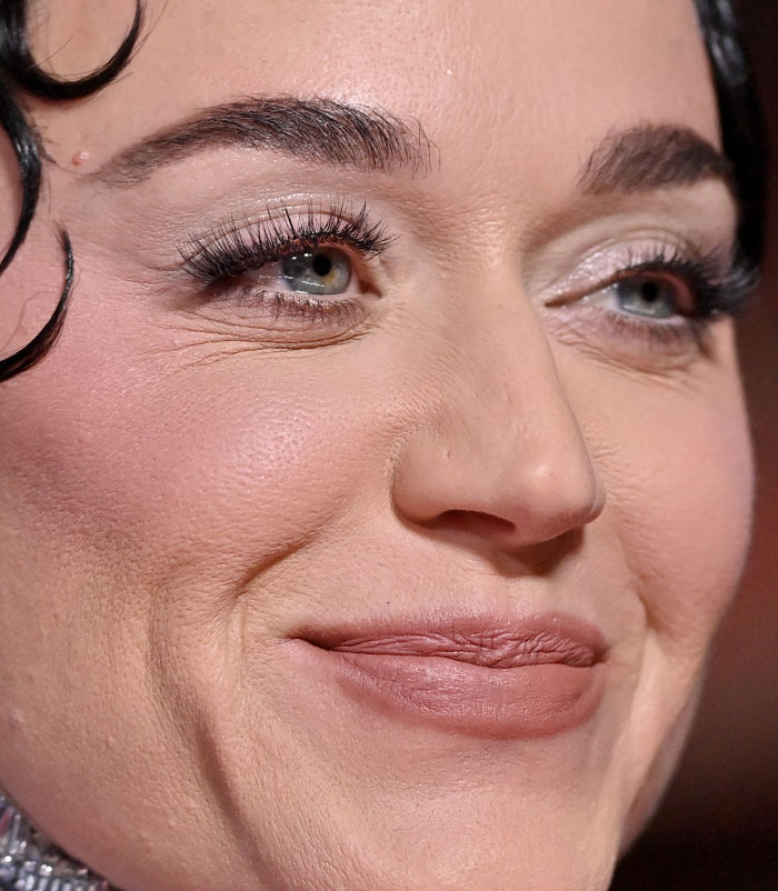 50+ Photos Of Celebrities&rsquo; Skins Up Close That Show They&rsquo;re Human Just Like Us