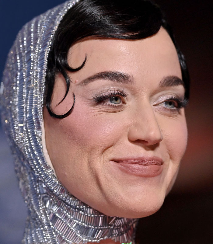 50+ Photos Of Celebrities&rsquo; Skins Up Close That Show They&rsquo;re Human Just Like Us