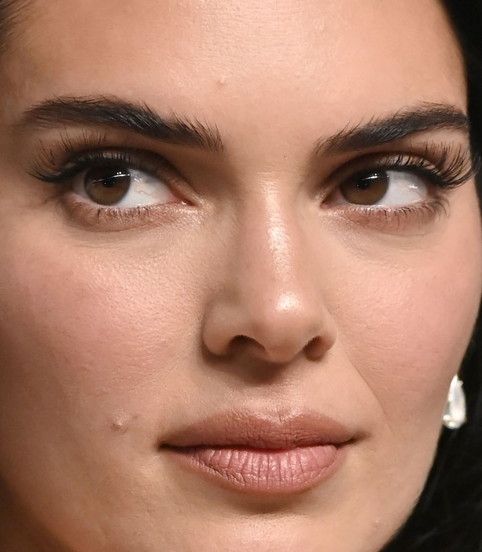 50+ Photos Of Celebrities&rsquo; Skins Up Close That Show They&rsquo;re Human Just Like Us