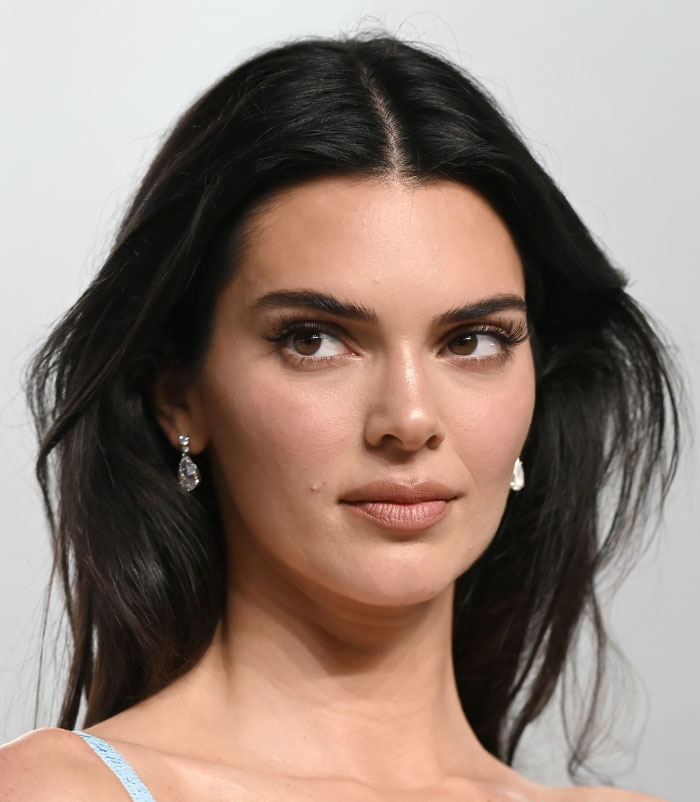 50+ Photos Of Celebrities&rsquo; Skins Up Close That Show They&rsquo;re Human Just Like Us