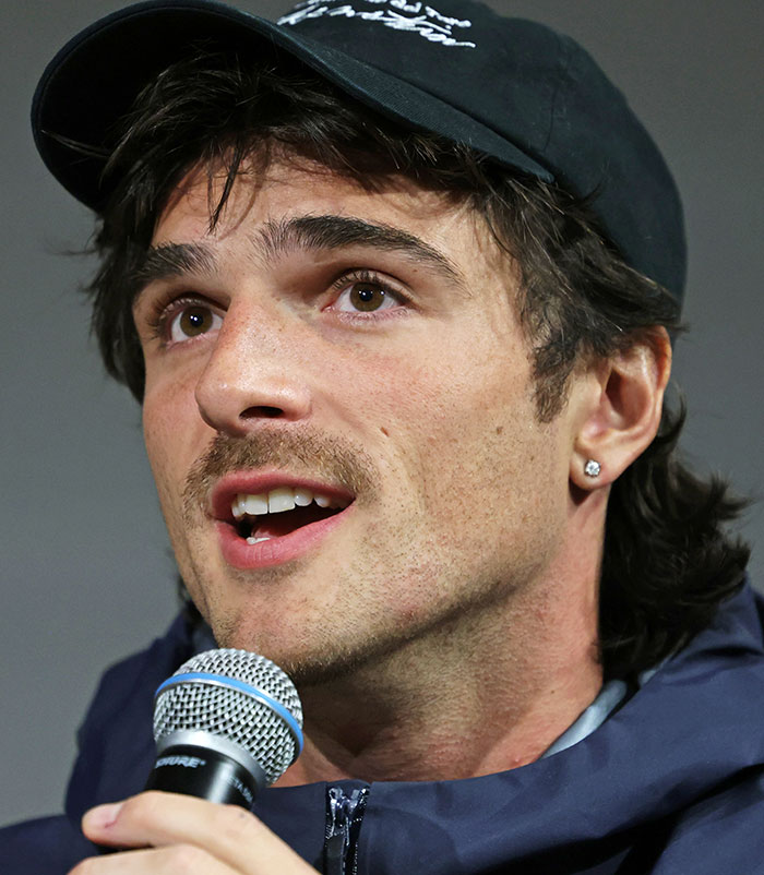 50+ Photos Of Celebrities&rsquo; Skins Up Close That Show They&rsquo;re Human Just Like Us