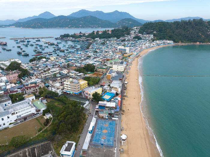 &lsquo;Shooting Hoops&rsquo;:This Photographer Captured All 2,549 Hong Kong Basketball Courts (30 Pics)