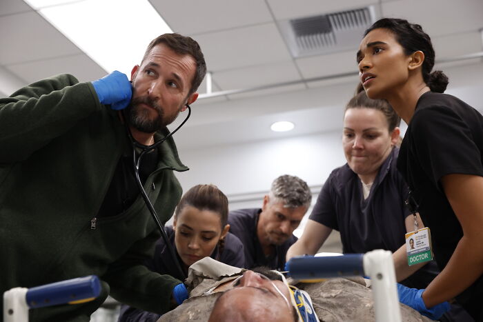 The Pitt Star&rsquo;s Exit &lsquo;Makes No Sense&rsquo; After Noah Wyle&rsquo;s Season 3 Update