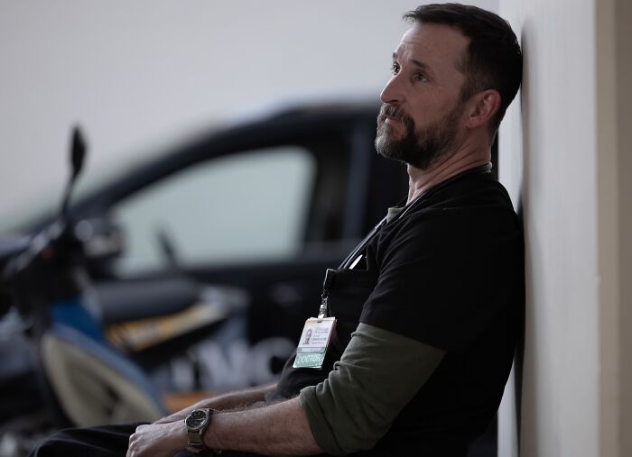 The Pitt Star&rsquo;s Exit &lsquo;Makes No Sense&rsquo; After Noah Wyle&rsquo;s Season 3 Update