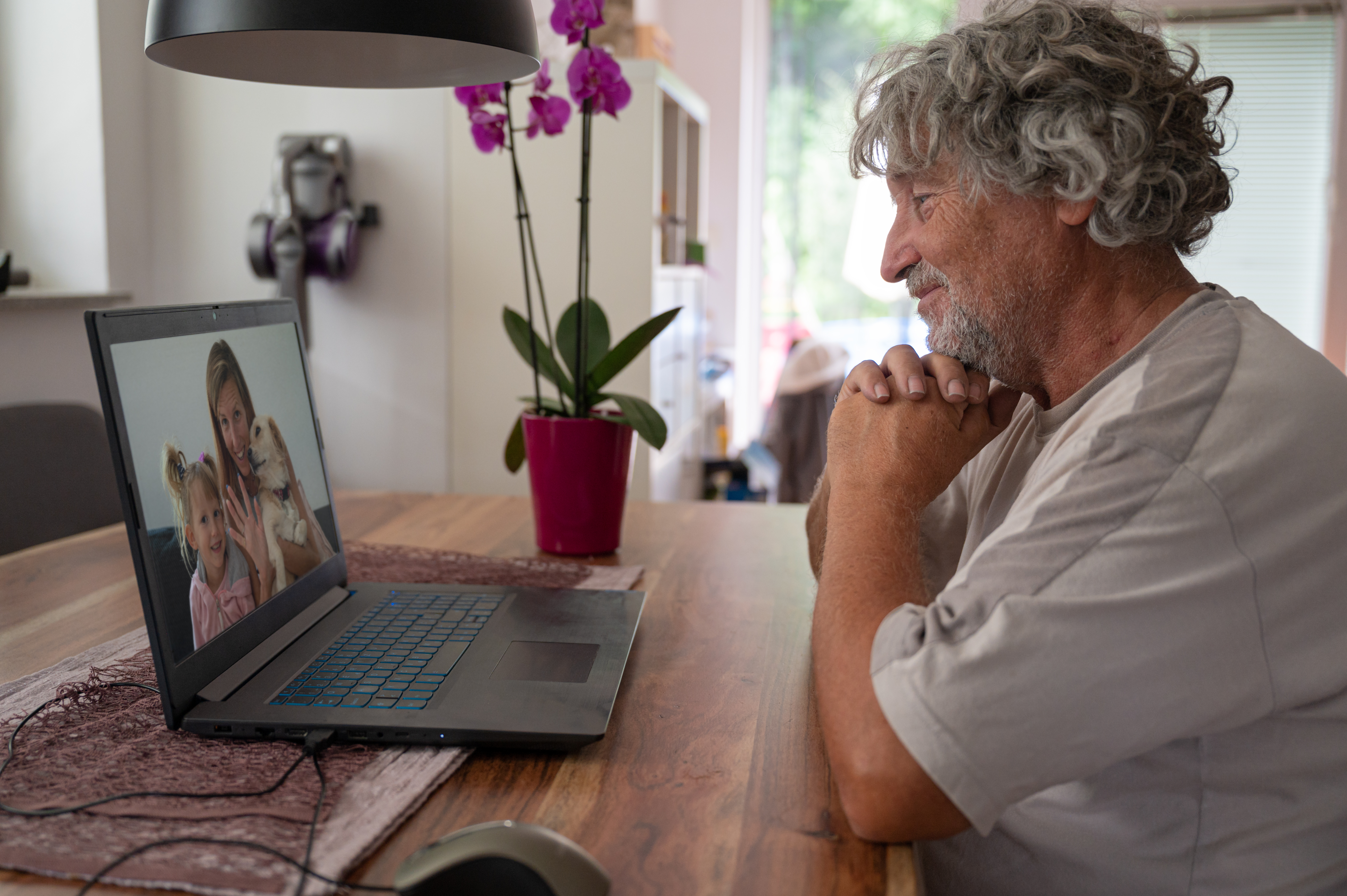 Man Confronts Parents About Their 20YO Best Friend, They Call Him Controlling Man Confronts Parents About Their 20YO Best Friend, They Call Him Controlling