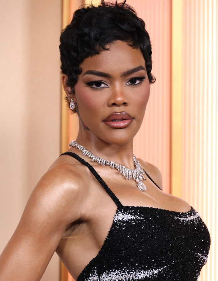 “Who In Schwarzenegger’s Name Is She?”: Teyana Taylor’s Coachella Abs Send Fans Into Frenzy “Who In Schwarzenegger’s Name Is She?”: Teyana Taylor’s Coachella Abs Send Fans Into Frenzy