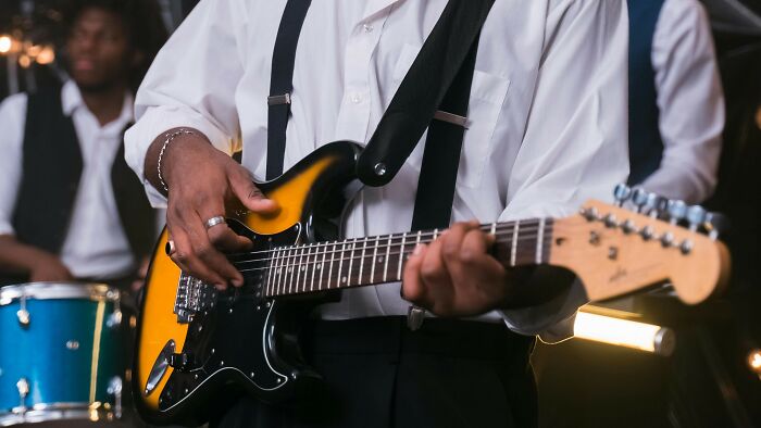 From Tina Turner To Elton John &ndash; Try Recognizing 26 Iconic &rsquo;80s & &rsquo;90s Music Performers