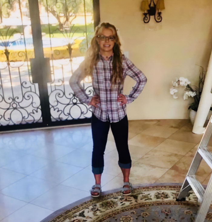 “She Hit Rock Bottom”: After Turbulent Weeks And Arrest, Britney Spears Checks Herself Into A Clinic “She Hit Rock Bottom”: After Turbulent Weeks And Arrest, Britney Spears Checks Herself Into A Clinic