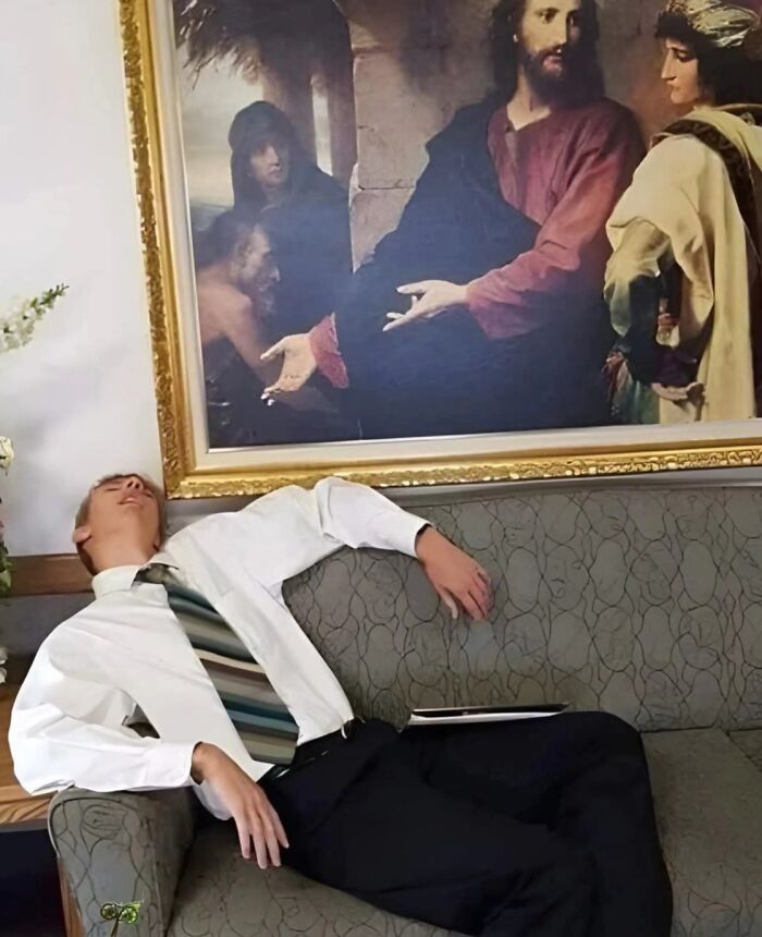 54 Hilarious And Creative Poses That People Somehow Pulled Off Perfectly 54 Hilarious And Creative Poses That People Somehow Pulled Off Perfectly