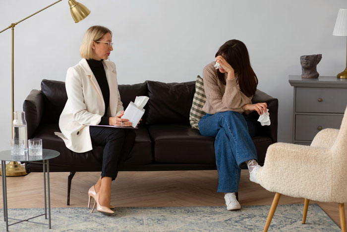 “Bullies Shouldn’t Succeed”: Woman Loses It After Learning Her School Bully Is The Owner Of A Shop “Bullies Shouldn’t Succeed”: Woman Loses It After Learning Her School Bully Is The Owner Of A Shop