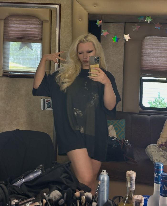 Coachella Performer Forced To Run Off Stage After Suffering Embarrassing Wardrobe Malfunction