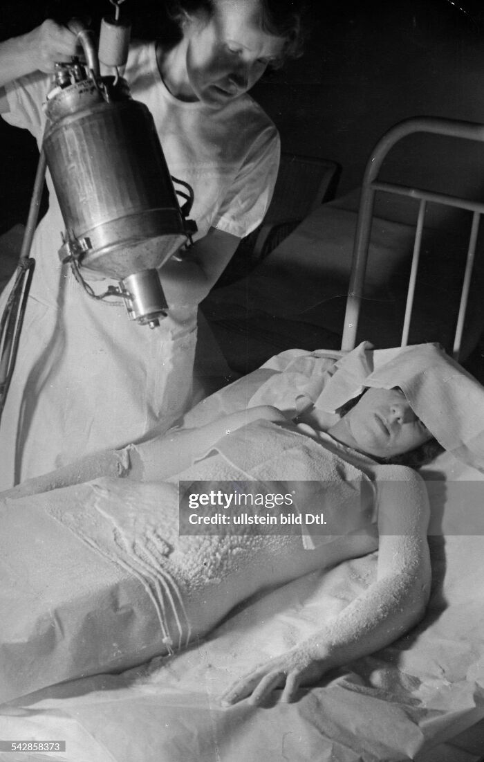 29 Medical Devices From The Past That Might Make You Grateful For Modern Healthcare (New Pics) 29 Medical Devices From The Past That Might Make You Grateful For Modern Healthcare (New Pics)